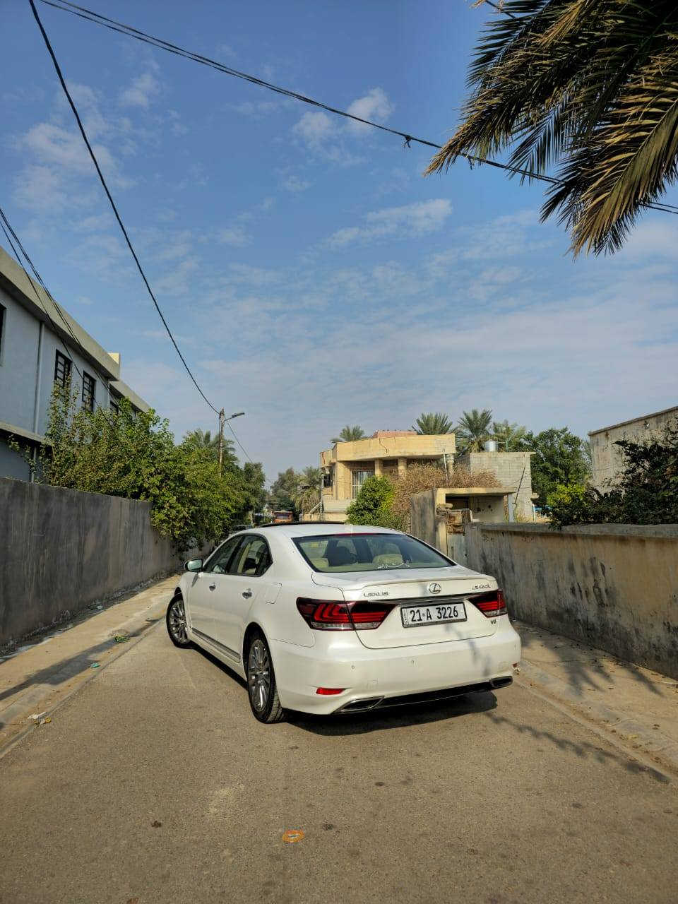 السلام عليكم اخواني لكزز LS 460 L للبيع
موديل 2014 كفاله عامه من بارد وصبغ وضربه وكلشي بيها شغال بدون نقص والسونار موجود بالمنشور رقمي *********** 
مواصفات : خمس بصمات كشن طياره رادارت اربع كشنات تدفئه وتبريد ناظور ليلي 12 قطعه تبريد مرايات قلابه بوب شفط وصندوق شفط فول تحكمات ستيرن كهرباء كشنات 7 وضعيات 
وباقي مواصفات معروفه ال VIP
السعر 268 وبيها مجال
