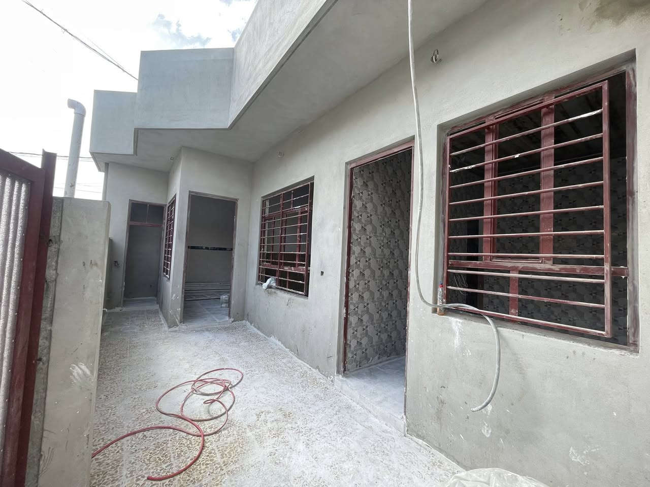 #عروض_مكتب_ارض_التحرير_للعقار 

دار للبيع عدد 2 حي الزهراء المدخل الثاني بعد. إفران الفضل 

مساحه 100 متر مربع ركن واجه 10 

يتكون كل دار من غرفه نوم وهول واستقبال ومطبخ وصحيات داخلي وخارجي 

كامل خدامات ( ماء_كهرباء_تبليط ) 

سند طابو ملك صرف شرط التحويل 

سعر 90 مليون وقابل للتفاوض 

اللاستفسار مراجعه مكتب ارض التحرير للعقار الكائين في حي التحرير الشارع الخدمي مجاور أصباغ الزهراء 

*********** 

***********

***********
