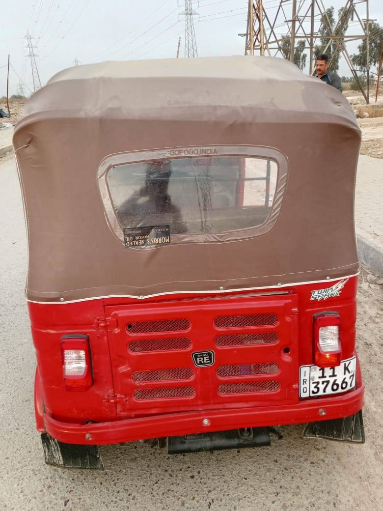 السلام عليكم تكتك 2017 رقم وسنويه جاهز  كبل الشارع تعمير كله جديد مكينه مال 20 مجفته ستوني مكاني بغداد مدينة صدر الشريتصل رقم ***********
