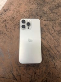 السلام وعليكم 15 برو ماكس  ذاكرة 256 نضيف الجهز 95/100 امبد شاشه اصليه...