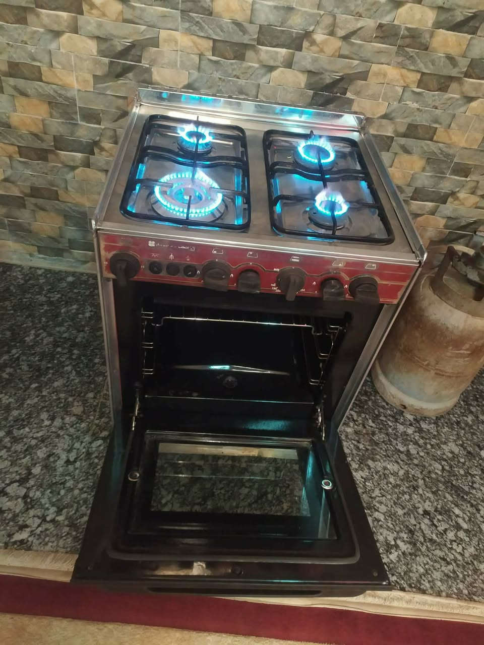 طباخ حجم 60*60 مصري نظيف جدا كله شغال عالفحص. بيه عين كبيره تيربو للبيع سعره 115 يوجد توصيل


**إذا كنت صاحب هذا الإعلان وتريد حذفه لأي سبب، رجاءا أرسل رسالة إلى الدعم الفني**