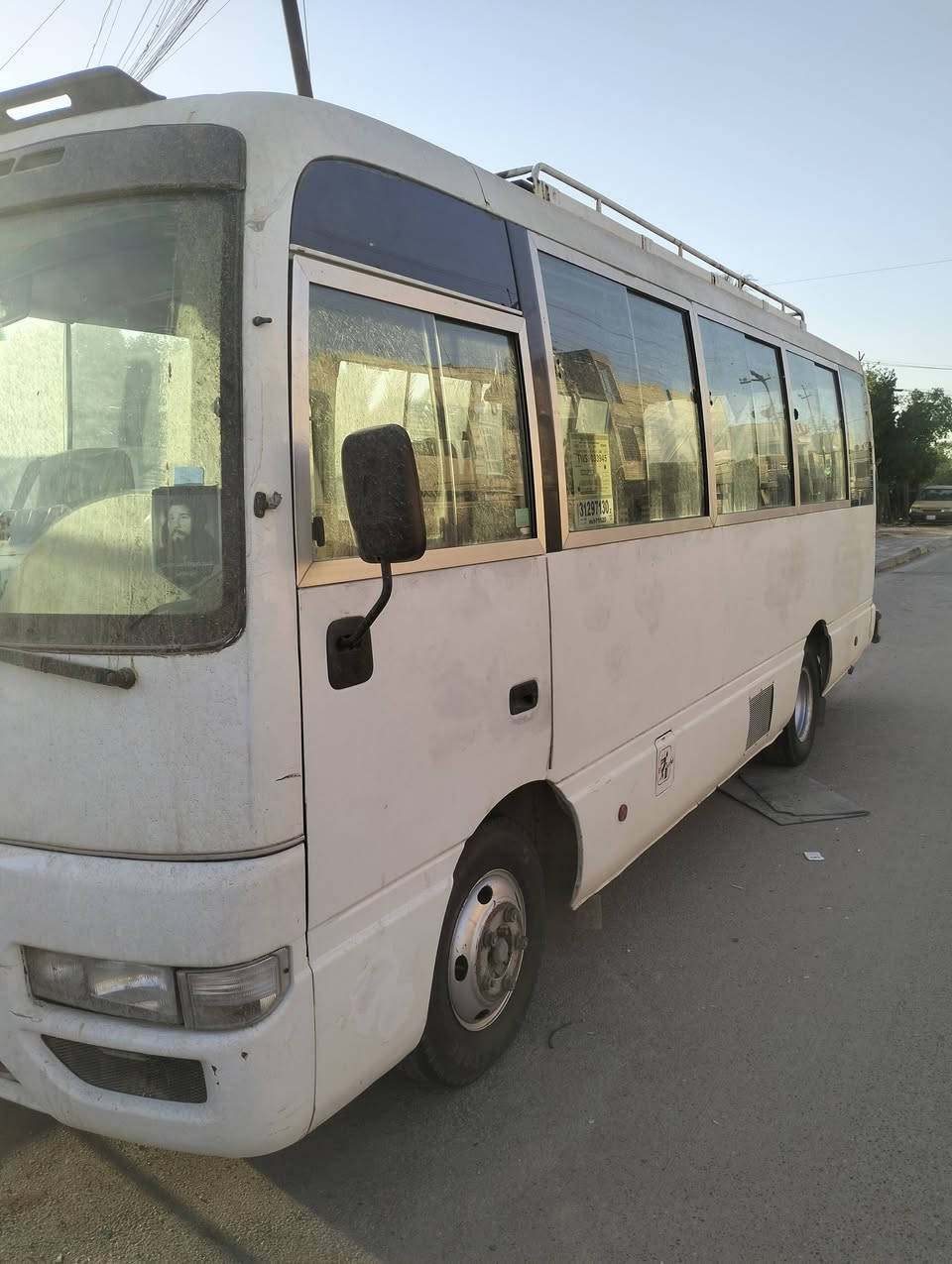 سلام عليكم كوستر نيسان 2003 للبيع  الطويله مكينه جمره لا تبخير ولا تنقيص كير إكسل مكفولات  تبريد شغال الكلير واكع تخم تاير جوبلس منضومه غاز 120 لتر رقم انكليزي مصفره من كلشي السعر 130 وبيها مجال حك الجيه مكاني بغداد رئاسة العبيدي ***********
