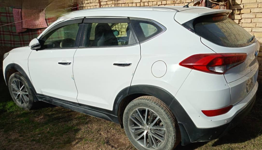 سلام عليكم 
توكسان مودي 17
مكفوله عدا الدعاميه الخلفيه 
مواصفات معروفه مال ال 17
ماشيه 65 الف حقيقي
تخم تاير كوري قبل شهر شاده
باتري جديد 
رقم نجف بأسمي 
اتصل وبيك خير ودلل
***********
***********
