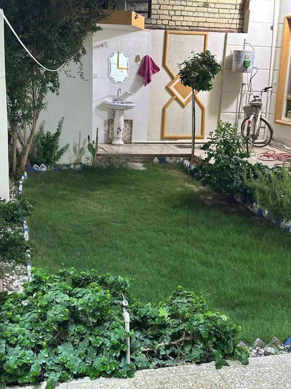 🏡 دار سكنية للبيع في الفلوجة جاهز للسكن 🏡
📌 الموقع: الفلوجة - الشهداء / حي الامين

 📐 المساحة: 250 متر مربع.

 🛏️ التفاصيل الداخلية:

 4 غرف نوم + مطبخ + هول + استقبال + مناور 2 + صالتين و حمامات 2 + سطح شتايگر

 يحتوي البيت على كراج للسيارة وحديقة خارجية.

 📄 طابو ملك صرف (تحويل مباشر).

💰 السعر: 225 مليون دينار (وقابل للتفاوض).

📞 للاستفسار والتواصل، يرجى الاتصال على الرقم: ***********

(أو المراسلة عبر خاص الصفحة).
