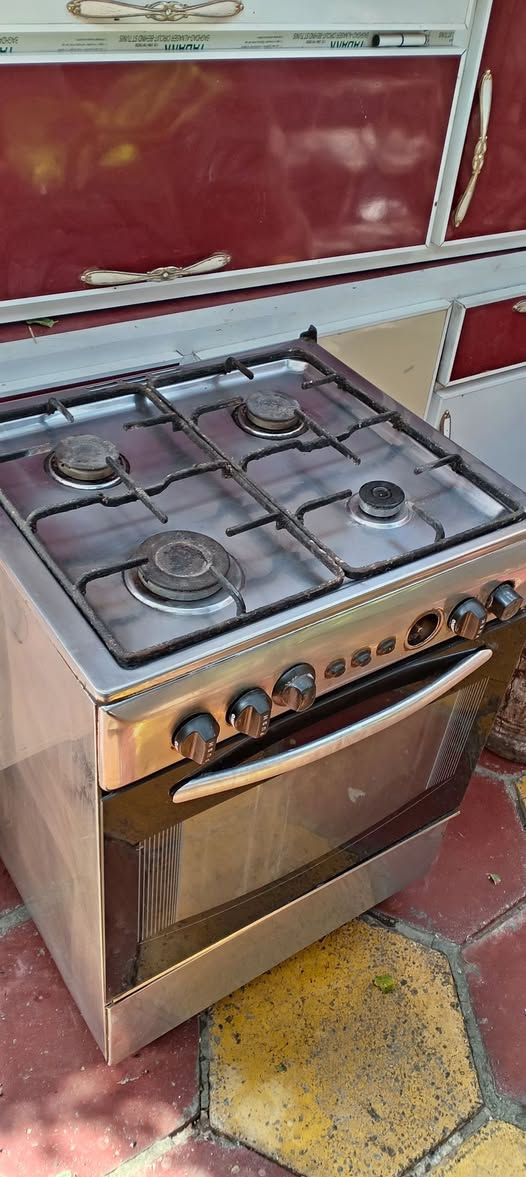 طباخ شغال فرن شغال كلشي مابي نضيف البيع سعر 80بي مجال بسيط مستعجل مستعجل ع بيعه مكان بغداد ***********
