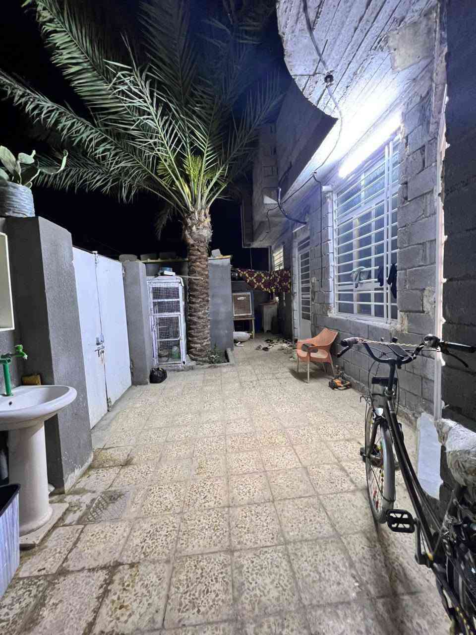 بيت مساحه200حي السلام 2(حي سكينه)قريب على الشارع بناء حديث يتكون من غرفتين نوم +صاله وهول ومطبخ واستقبال وحمام داخلي السعر 42تفاصيل اكثر اتصل ***********
