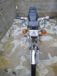 4 2025 للبيع متوازي 500 وبيها مجال 07800394088