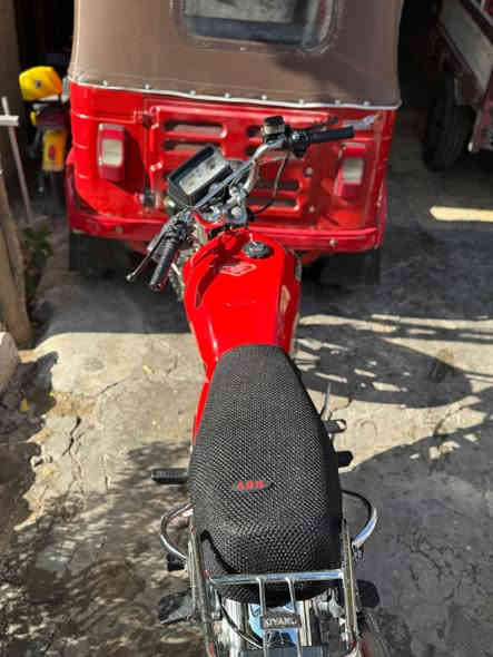 اسلام عليكم دراجه أيراني سيفان موديل 2022 الدراجه خير منّ الله مثل ماشوف بل صوره الدراجه كله شغاله عوزه بس دكهمه مال سلف واكفه الدكمه الدراجه نكره عارضه 550 وبيها مجال حك الجيه مكان بغداد مدينه الصدر /الرقم/***********/متواجد فقط واتساب
