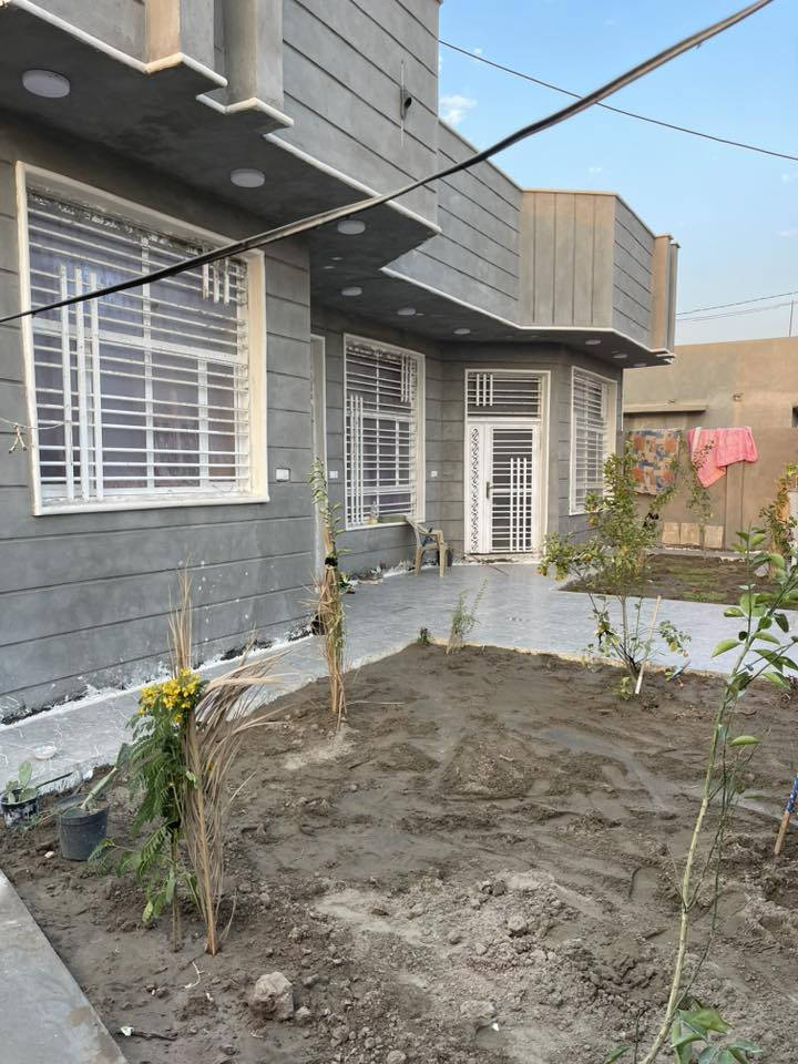 بيت للبيع
في السياحي النخيله فرع المحطه او فرع الجامع ركن تبليط للباب كافه الخدمات مولد ذهبي انترنت ضوئي مساحته 345 متر يحتوي على:

 غرفتين (غرفه 5ونص*4)

غرفه سويت  (5*4)

مطبخ (5*4)

كلدور(7*4+4*4)

استقباال (8*4)

مجمع صحيات (3*4)

صحيات خارجيه  

بيتونه (8*4)

بناء 2025

للاستفسار ***********
