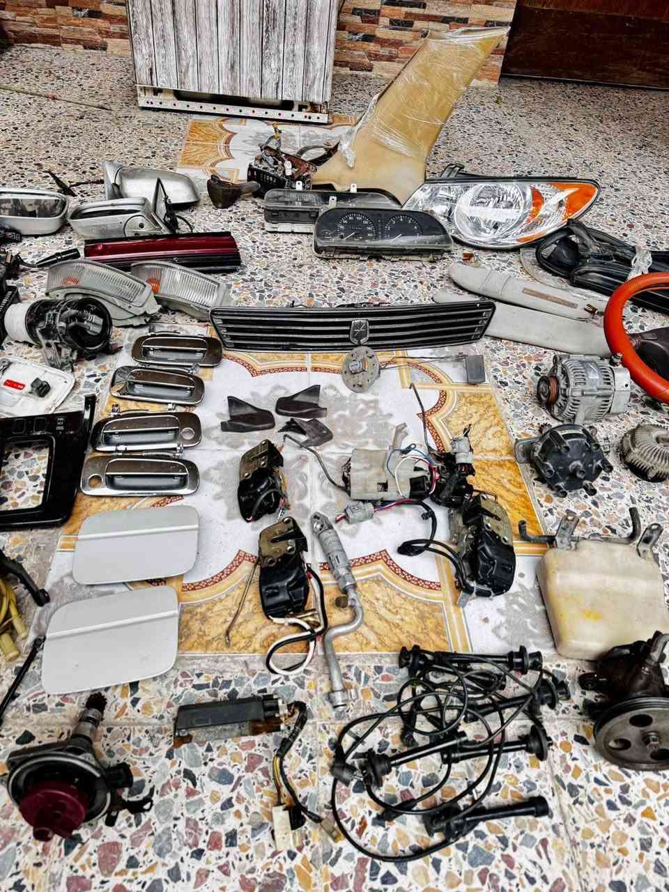 السلام عليكم مجموعة غراض محور الباب مال حاوية وبعض الغراض كذلك نظيفة واسعارهن مناسبة
للاتصال ***********
