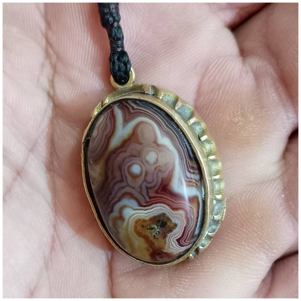 نوادر الحجر الداودي الاحمر مصور رباني داير القلاده نحاس العنوان ناصرية السعر على الخاص رقم الهاتف *********** ناصرية, ذي قار
