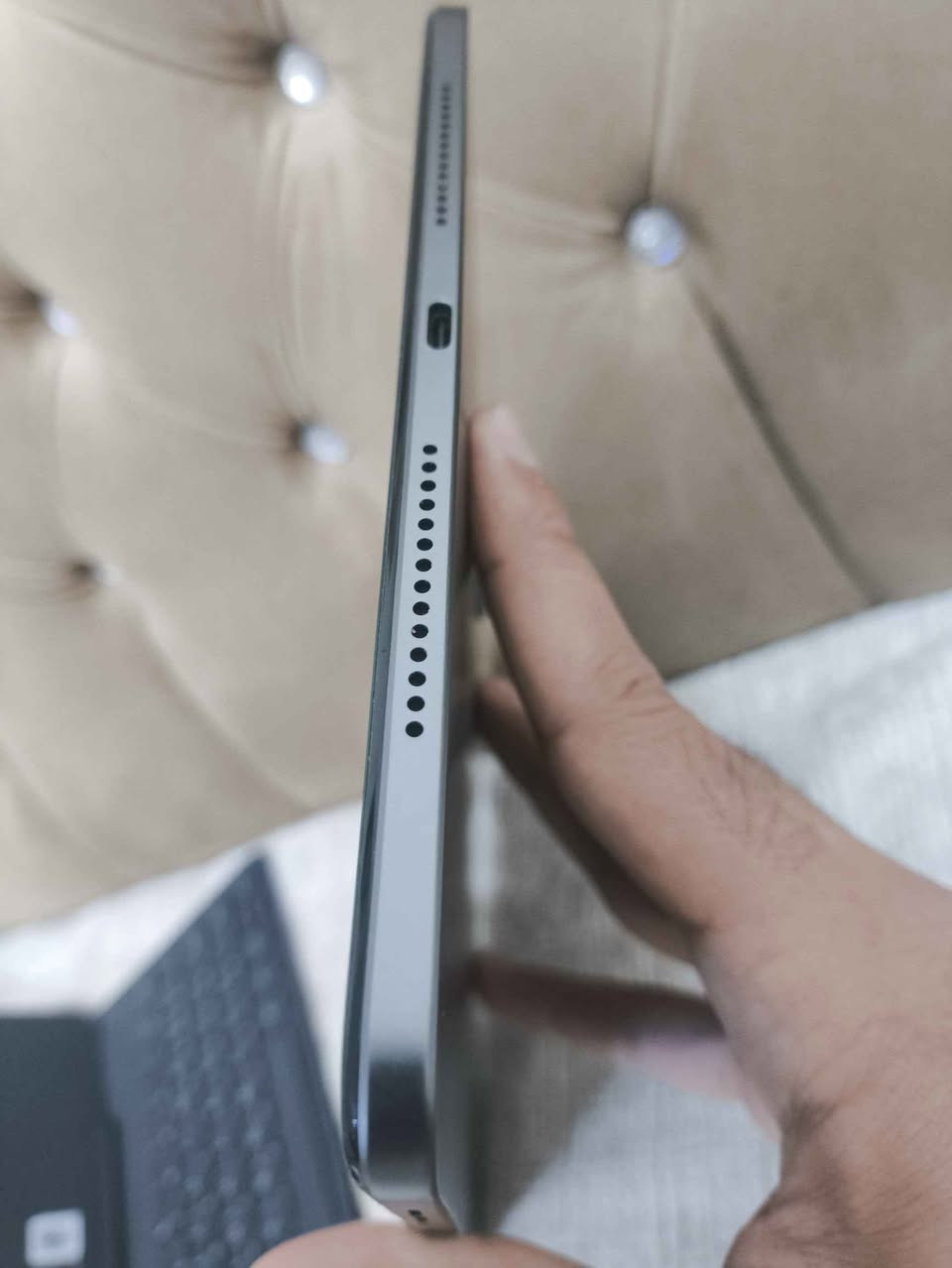 Honer pad 9 ايباد هونر باد 
رقم الهاتف : ***********
جهاز مستعمل اسبوع واحد وضمان بعدة بي اي شخط مابي جديد
شاشة جبيرة حجم 12.1
120 هيرتز 
معالج 16 ذاكرة 256 
معالج 6 gen 
بيه شخط خفيييف بالحافة 
ملحقاته :
الشاحنة الاصلية 
والكارتون 
وياه كيبورد البلادي جديد بعدة + كفر هدية 
السعر 300 نهائي لان ايباد اخو الجديد كأنما تاخذلك واحد جديد ماكو فرق 
للتواصل : *********** كركوك, العراق
