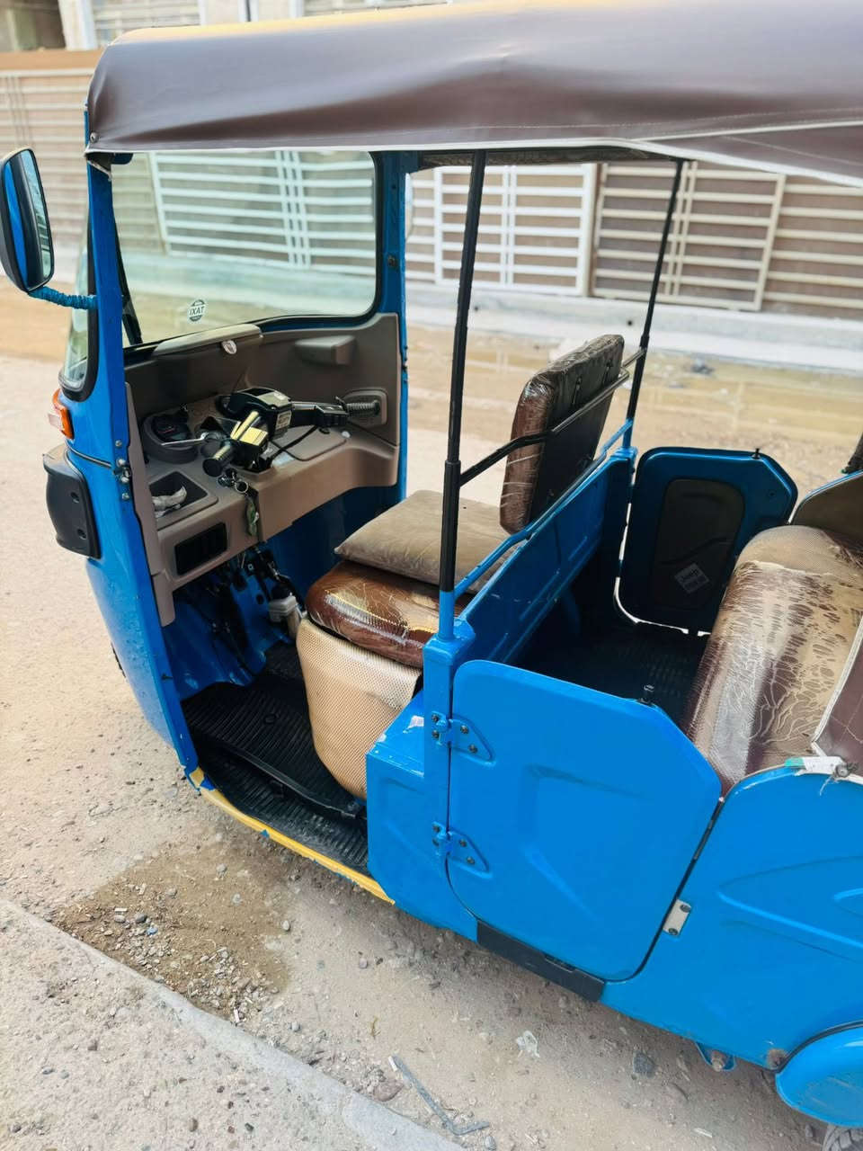 السلام عليكم تكتك للبيع كفاله عامه فقط بيه اجم نكده بلدوسات رقم بغداد بسمي مكاني الامين الثانيه خاص ماموجود  هذا رقمي ***********موديل22مضلع
