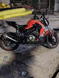 بنلي 180s 2024الدراجه نضيفه واخت الجديده ماشيه 10الاف السعر 3و700 وبيه...