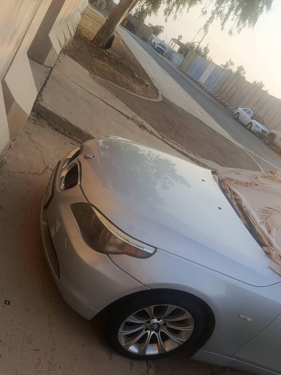 السلام عليكم e60 2005
رقم اربيل بسمي تحويل مباشر
سياره مكينه حاويه  30  M54 قبل شهر شادها 
صدر جديد
غرفتها جديده بلجيس حاويه جلد كهرباء 
منظومه بانزين جديده قبل سبوع شادها 
تخم تاير جديد 
كهربائيات كلها شغاله بس السللايت عاطل 
سياره مصبوغه حزام اثر جراد ابيع عام بدون ضربه سونارها موجود سياره ترايك وين متريد عنواني بغداد السعر 105 
موبايل ***********
