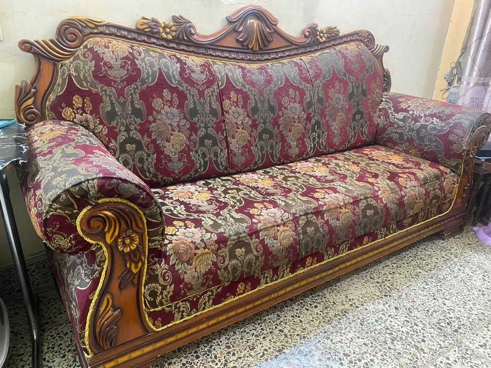 تخم ملكي 10 مقاعد بحاله جيده
السعر 300 الف 

بغداد 
*********** فقط واتس
