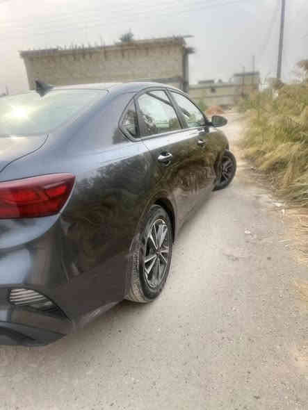 كيا فورتي 2023 اللون فيلي  ايرباك بردة  راجع سستم 
باب بارد جاملغ بارد  وباب تبديل نفس لون 
 وارد امريكي رقم بغداد تحويل ثاني يوم 
حادث السيارة. 
موضح بالصور 
السيارة ماشية 19 الف محرك 2000 DOHC
ســعــر 163 ورقة وبيهه مجال بسيط 

- بريك abs. 
- مدخل اواكس usp. 
- حاكية اتصال. 
- شاشة كار بلي. 
- كامرة دوارة.  
- حساس اطارات. 
- ثلاث انظمة قيادة .
- ⁠اريل نڤكيشن. 
- شاشة اعطال. 
- نظام خرائط. 
- شاشة عرض كبيرة
- تحديد مسار 
- مانع تصادم
- مثبت سرعه كروز 
- ⁠قيادة ذاتية 
-  عدسات لايت LED 
صور الحادث موجودة 
السيارة مكفولة كير مكينه شاصي لغود 
عنوان السيارة بغداد الدورة  مقابل ابو طيارة 
***********
