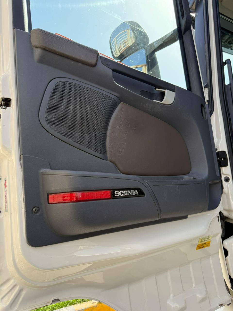 سلام عليكم سكانيا للبيع موديل  2017راس بلادي فول مواصفات مكينه 580عربانه عبدالله جوهر2026التفاصيل اتصل ***********
