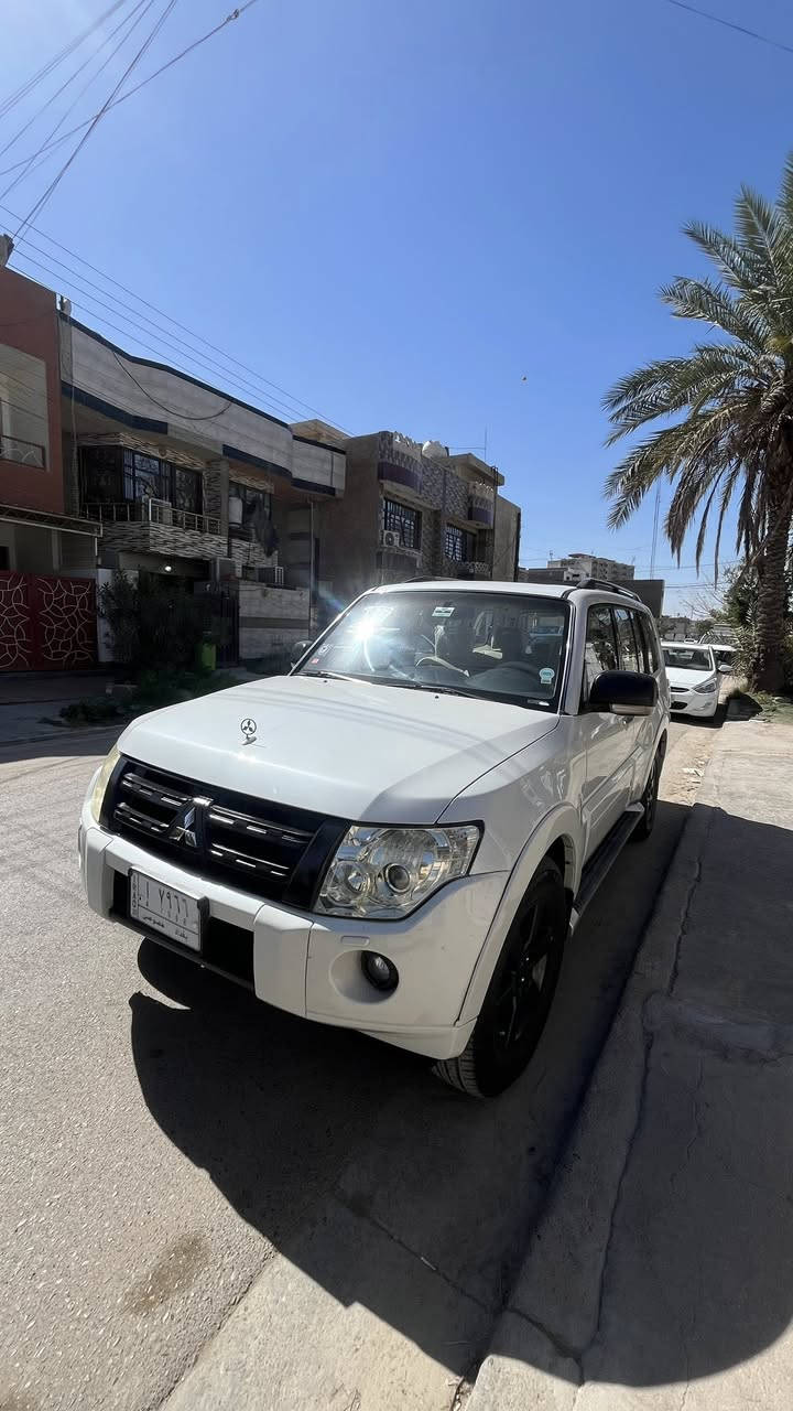 سلام عليكم للبيع باجيرو. 2008 فول مواصفات 3800 مكفوله من الصبغ والضربه سياره جاهزه وجديده مكينه كير صدر تبريد تخم تاير سلايت روف كشنات كهرباء كشتات تدفئه تبريد 7 راكب 
رقم بغداد تحويل ثاني يوم مكاني بغداد السيديه 
***********
السعر 123 وبيه مجال بسيط

