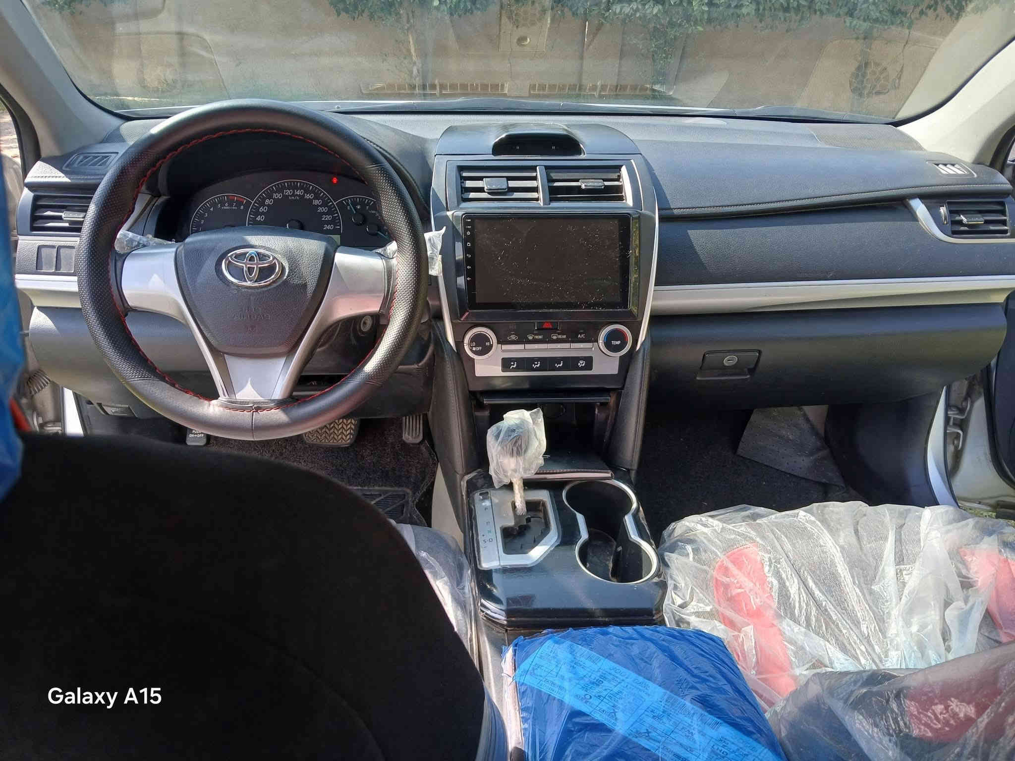 السلام عليكم 
عندي تويوتا كامري خليجي
سلفر موديل 2014
رقم سليمانية 
بيه قطع صبغ 
السعر تواصل الاتصال
***********
