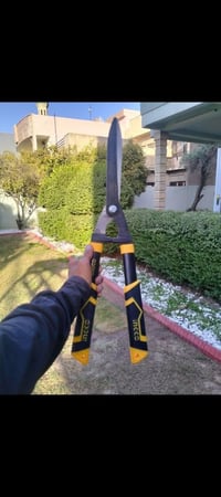 السلامه عليكم يوجد كادر عمل  ديكورات حدايق وزراعه وفرش زميج  كادر جاهز...