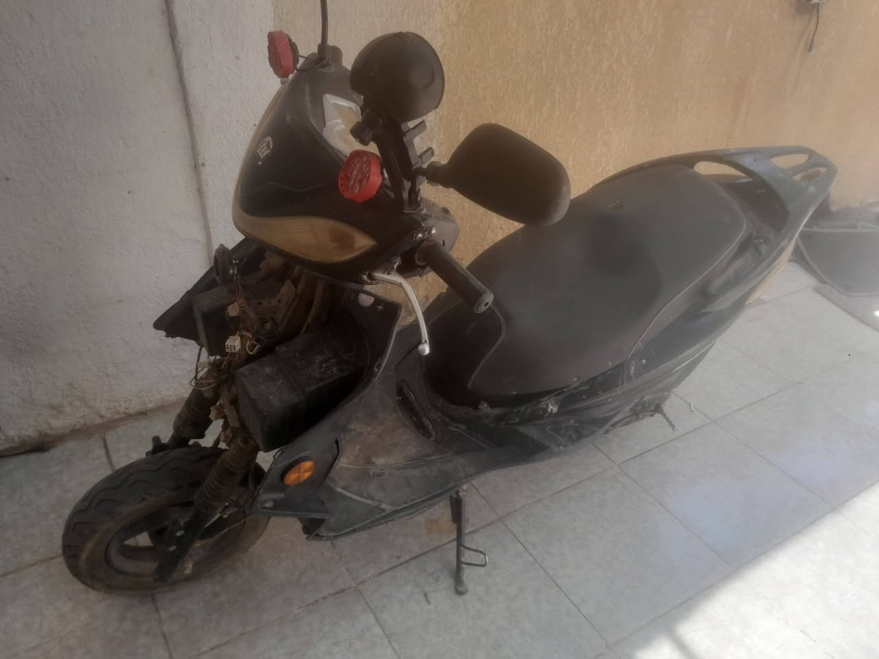 دراجه  سكنز شغاله شرط الفحص  ابيع كوم حديد  السعر 175)( ***********
