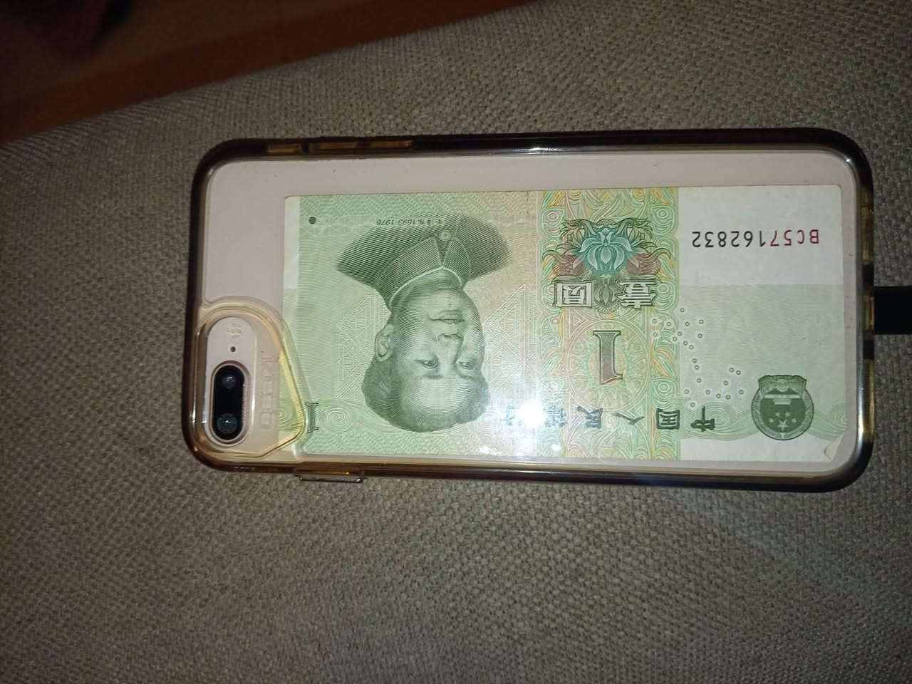 سلام عليكم عندي هذا iPhone 8 Plus مساحته 64GB مستبدل بطارية 🔋 و البصمة واگفة و ميصير بيه سيمكارت 
السعر 120 و بيه مجال


**إذا كنت صاحب هذا الإعلان وتريد حذفه لأي سبب، رجاءا أرسل رسالة إلى الدعم الفني**