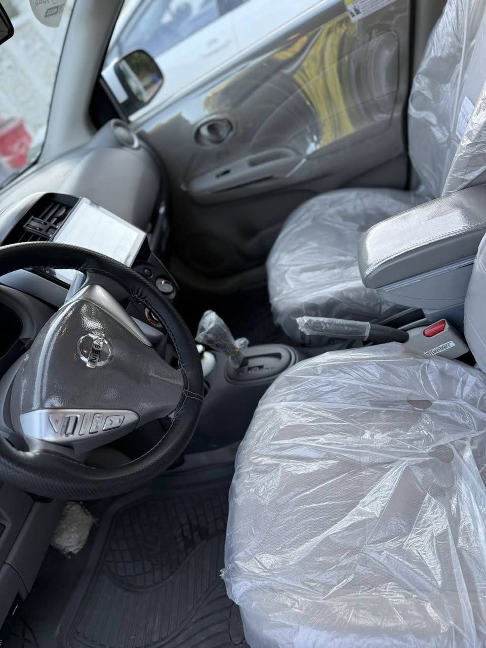 سني هندي 2024 ام الشباك الجديد ضمان شركة السور 
 / هندي اصلي
بليتة زركة بالتكمة
ماشية 7000
بعدها بفابلون الشركة 
شاشة الاصلية وكامير وتحكم ستيرن 
والداخل مغلفة كله سستم نايلون حراري دشبول و ابواب وسقف القماره و التكم و الصندوق 
وشادلها منضومة لايت زينون عالي و ناصي وبلوجكتر و الكبات مال تاير بعدهن بالنايلون هواي صارف عليهه بس اللايتات ب225 الف هي والنايلون مكلفات حوالي قريب ال500 و اي اغراض الهه بعدني مفاتحهن  على حطتهن بوضع الشركة
رايدهه ب 136 وبيهه مجال ان شاء الله
مكاني بغداد الكرخ 
للاستفسار الاتصال على الرقم : ***********
