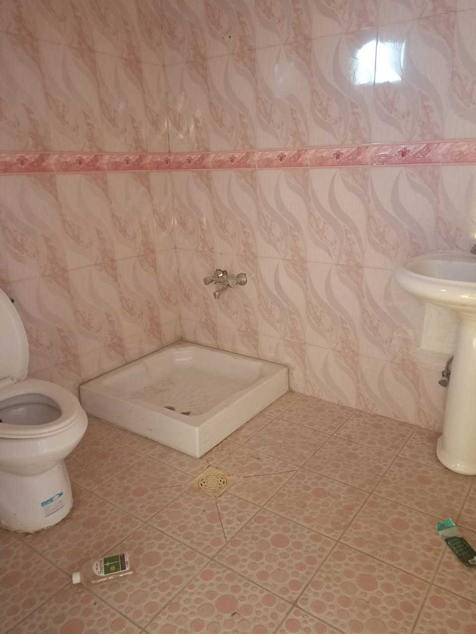 بيت للايجار🏦 بالديوانيه ام الخيل الاولى خلف برج الامراء  150م  كونكريت مسلح  طابقين ركن موقع مميز
الطابق الارضي 
 غرف نوم / استقبال / صاله موزع  /مطبخ / صيحات داخليه وخارجيه
الطابق الثاني  / غرفتين نوم / مخزن/ صحيات/
 طارمه كبيرة / كراج سياره🚗 مسقف 
للاستعلام 
***********📞
***********📞
علي الجبوري/ ابو مهيمن 📲

