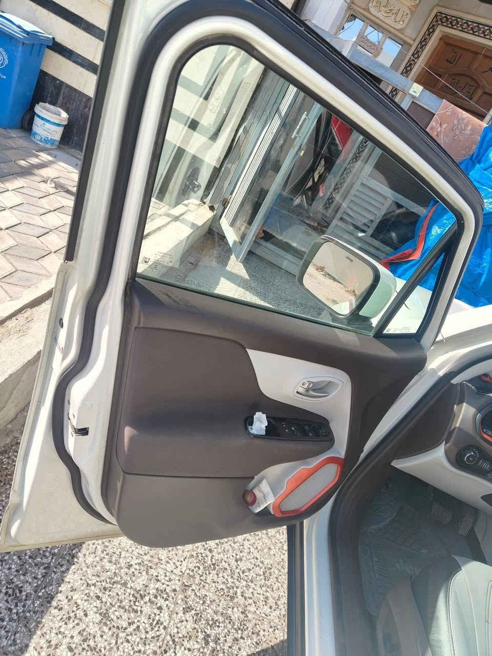 سلام عليكم 
سياره جيب رينجيد موديل 2015 
ماشيه 87الف سياره مكفوله رقم بغداد ثاني يوم تحويل
ضربهه جهه اليمنى نص تاير وبيهه ملاحظات وطخ داخل العراق
سياره بصمه هند بريك بصمه
تحكم ستيرن 
كامره خلفيه
السعر 115وبيهه مجال لشراي 
رقم ‏‪0 772 399 3414‬‏
