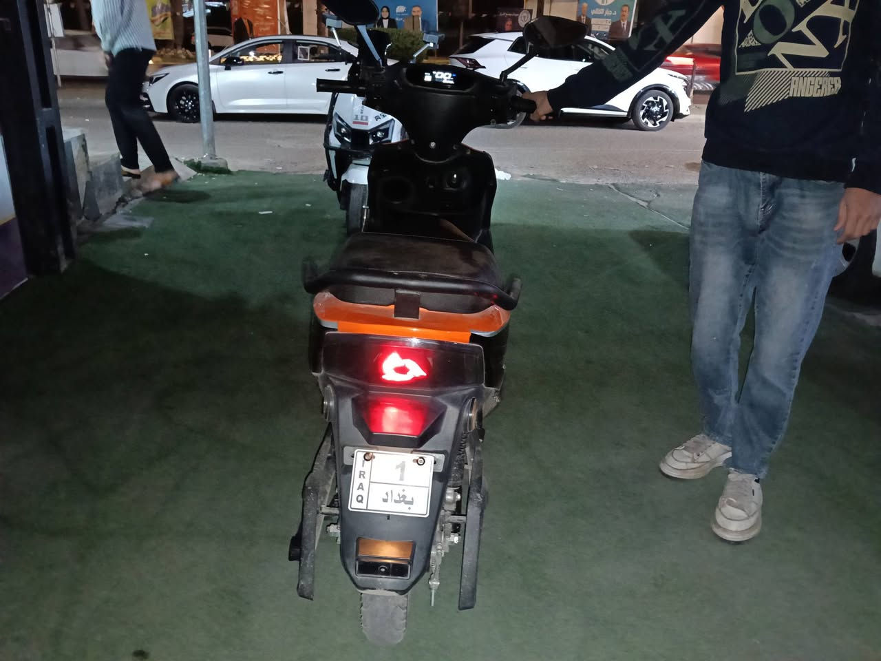 السلام عليكم
دراجة للبيع Bt شحن للبيع 
نظيفة جدا 
كير 3 نمر 
تشغيل عن بعد 
2 بصمة بعد
موديل جديد
بها مجال 650 فيها مجال العيون طيبين
للاتصال ***********
