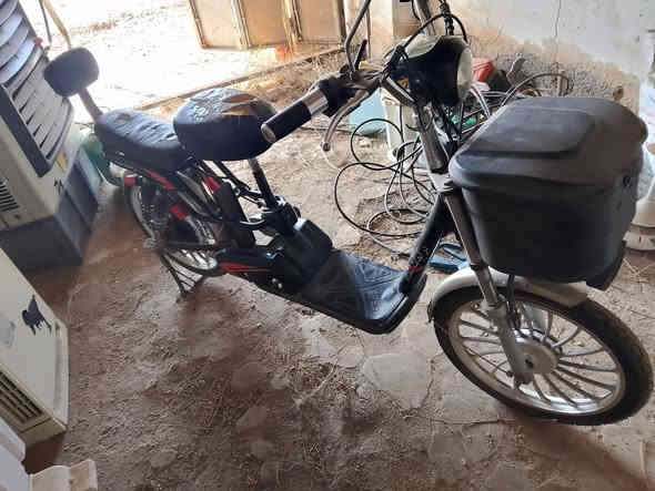 دراجه شحن للبيع السعر 150الف يرادلها بطاريات فقط شغاله ***********
