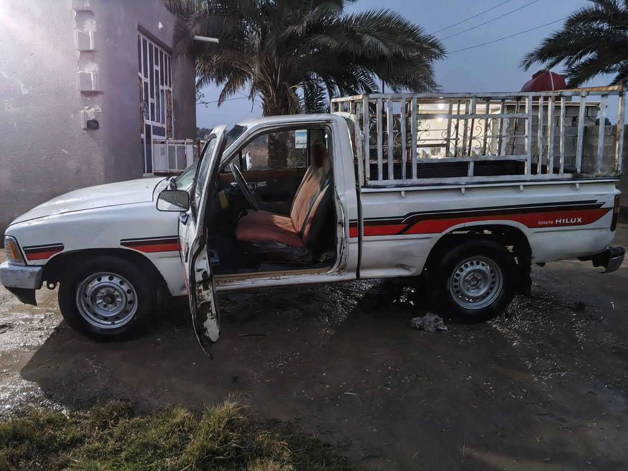 سلام عليكم بيكم موديل 1990 سياره خير من الله مكينة وكير صدر تخم تاير جديد سياره احله  من الصور رقم بغداد دولي سنويه مجدده السعر 38 وبيه مجال للشراي ***********
