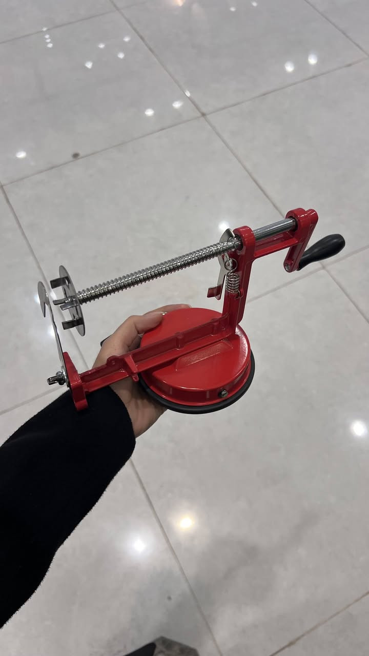 السعر 13000شامل اجور التوصيل 
✨ بطاطا حلزونية بسهولة واحتراف!

أداة تقطيع البطاطا الحلزونية Z-2807
تقطيع سريع بآلية يدوية سهلة 🔄
شفرة ستانلس ستيل 304 حادة ومتينة 🔪
قاعدة شفط تثبّت الأداة بأمان 🧲

حضّر رقائق بطاطا مرتبة مثل المطاعم وبأقل جهد 😋
أداة تقطيع البطاطا الحلزونية اليدوية – Spiral Potato Chips موديل: Z-2807

• أداة يدوية مخصصة لتقطيع البطاطا بشكل حلزوني لتحضير رقائق البطاطا الحلزونية بسهولة.

• تصميم عملي بآلية تدوير يدوية.

• شفرة مصنوعة من ستانلس ستيل 304.

• قاعدة شفط (Suction Base) لتثبيت الأداة أثناء الاستخدام وزيادة الاستقرار.

• خفيفة الوزن وسهلة الاستخدام.

• مناسبة لتقشير وتقطيع حبة البطاطا كاملة دفعة واحدة.

• نوع التشغيل: يدوي
• مادة الشفرة: 304 Stainless Steel
• القاعدة: Suction Base (قاعدة شفط)


**إذا كنت صاحب هذا الإعلان وتريد حذفه لأي سبب، رجاءا أرسل رسالة إلى الدعم الفني**