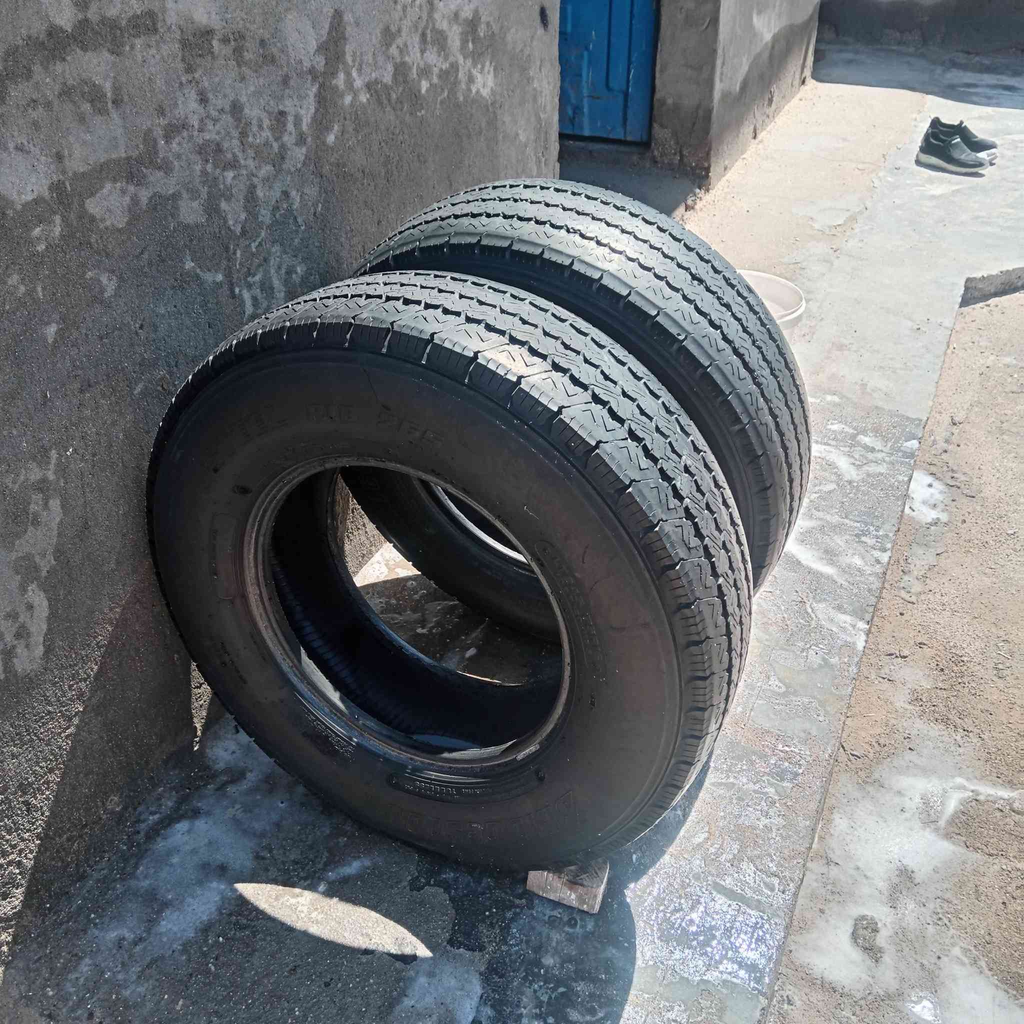 سلام عليكم تايرات البيع برجستم نظيفات مكان بصره سعر 115 وبيهن مجال ***********
