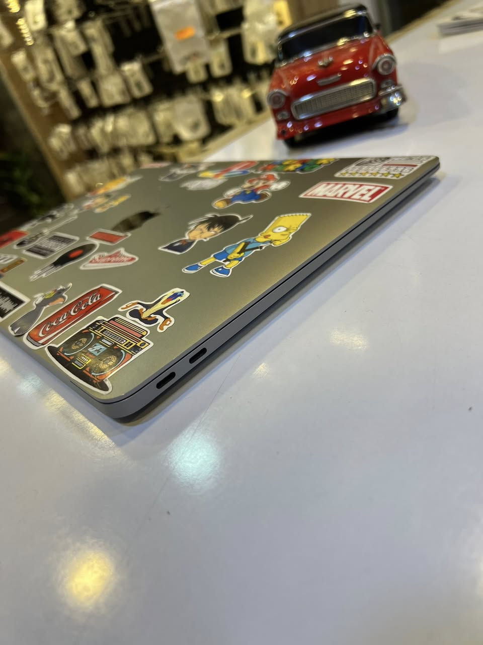 � للبيع ماك بوك مقفول iCloud موديل 2021
💻 الجهاز: MacBook 2021
🔒 الحالة: مقفول iCloud (يحتاج فتح أو استخدام لقطع)
✨ النظافة: نظيف جداً وخالي من الكسور
🔋 البطارية: جيدة
🎯 المواصفات:

 • شاشة واضحة ودقة عالية
 • أداء سريع وسلس
 • مناسب للقطع أو للخبراء بفتح الآيكلاود

📦 المحتويات:

 • الجهاز فقط

💰 السعر: مناسب ٣٥٠ دولار 
📍 الموقع: بغداد

📲 للاستفسار والتواصل واتساب:
***********

⚡ ملاحظة: البيع للجادين
