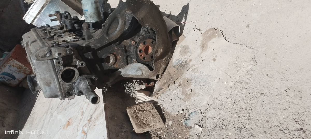 السلام عليكم ورحمة الله وبركاته 
عقل سايبه مستخدم نضيف 
ومكينه سايبه كامله نقص كم شفت 
180
ابي الخصيب محيله الشارع الوسط مقابل مضيف العوينات 
***********
بي واتساب
