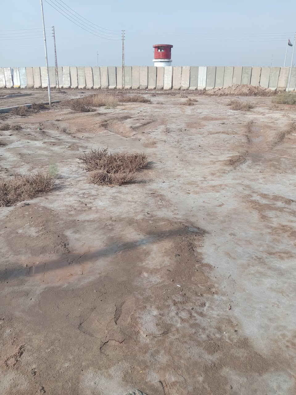 السلام عليكم ورحمة الله  قطعة ارض للبيع المساحة 1000متر  ركن واجهة 25 نزال 40 سند 25 بوب الشام قرب مجمع العرين خلف فوج عمليات شمال بغداد  للاستفسار اتصال على الرقم ***********
