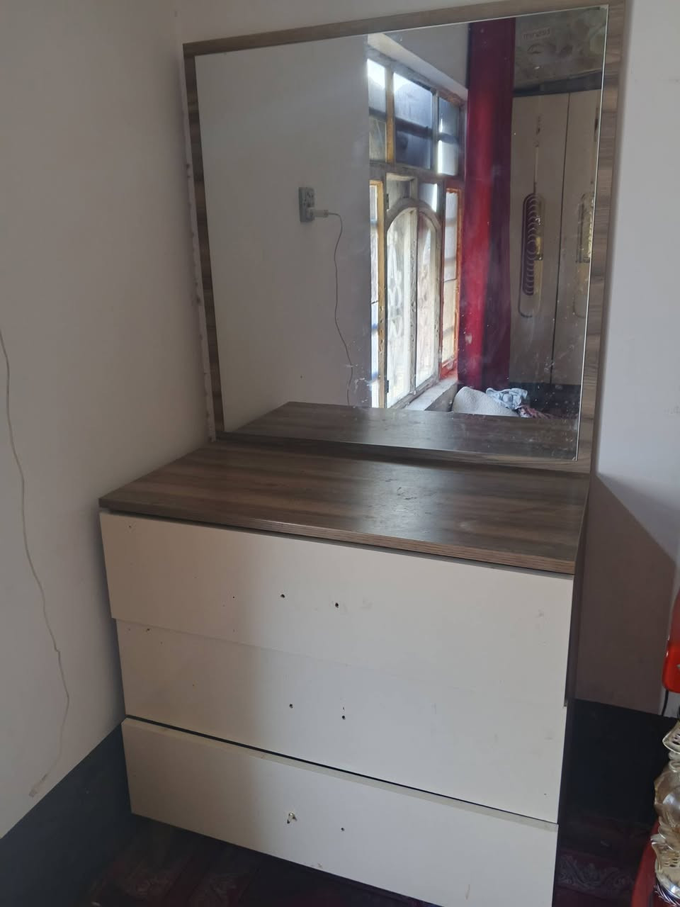 غرفه تركيه للبيع يرادلها ترتيب بصيط ***********
