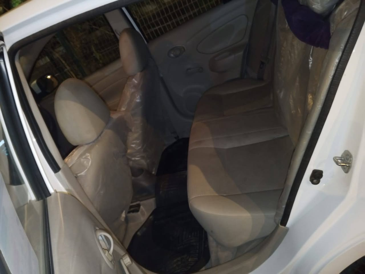 نيسان صني موديل 21 بيهه فقط بارد باب السائق والبصفه خشم البنيد قليل بارد جوملغ الاخير فقط بلهلال بارد السياره كير ومكينه مكفولات تبريد تدفئه شغالات حداديه وتخم تاير جديد السياره رقم اربيل ما ساقط السعر 106 الرقم ***********

