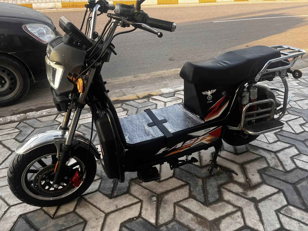 السلام عليكم متاح دراجة شحن موديل 24 بطاريات على فحص فول شرط الفحص 5باتري
فول مواصفات دبل إشارة لايت عالي ناصي 
سويجً عدد 2بصمةًعدد2 كهربائيات كلهة بلادية 
مكاني فلوجة شارع ستين 
لاستفسار ***********
