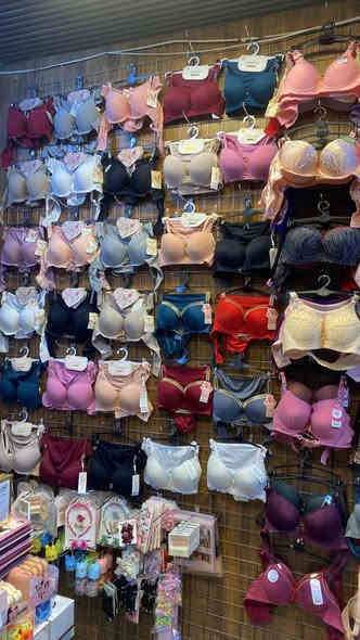 سلام عليكم محل للبيع اغراضه كله ماركه واصليه سيتات نوم وملابس داخليه ومكياح وستاندات وعارضات مال ملابس ودشاديش كامل من كلشي مكان الغدير ساحه ميسلون لحد يسال عل سعر تعال وشوف وهذه الرقم الي يحب يتصل عليه ابو محمد ***********
