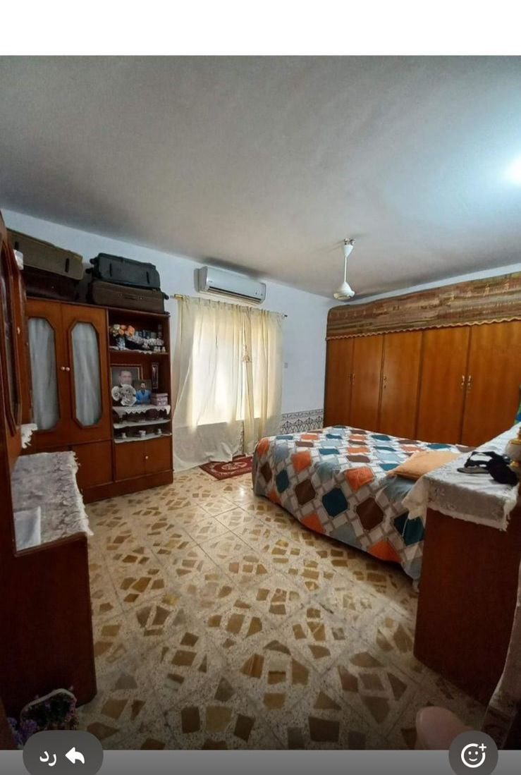 بيت للايجار غرفتين واستقبال كبيره صالات 2. مطبخ كبير. صحيات خارجيه وداخليه. والبيت نظيف. 
 للتواصل.     ***********

تعديل ؛ المكان حي التجار. فرع علي ناصر كزله.
