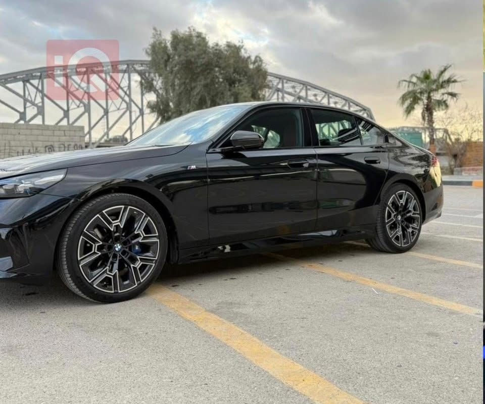 للبيع Bmw 530i موديل 2025
وكاله العروش 
كفاله عامه من كلشي 
مغلفه ppf 
ماشيه ٢٠٧٠٠ كيلو 
فول مواصفات للاخير 
عليه اضافات خاصه 
التخشيب الداخلي يختلف عن الفئه الستندر 
تطعيمات بيانو بلاك بالدشبول 
سستم سماعات bowers&wilckins يجي عل فئه السابعه
وبعد بيه هوايه مواصفات 

للتواصل اتصال او واتس اب ***********
