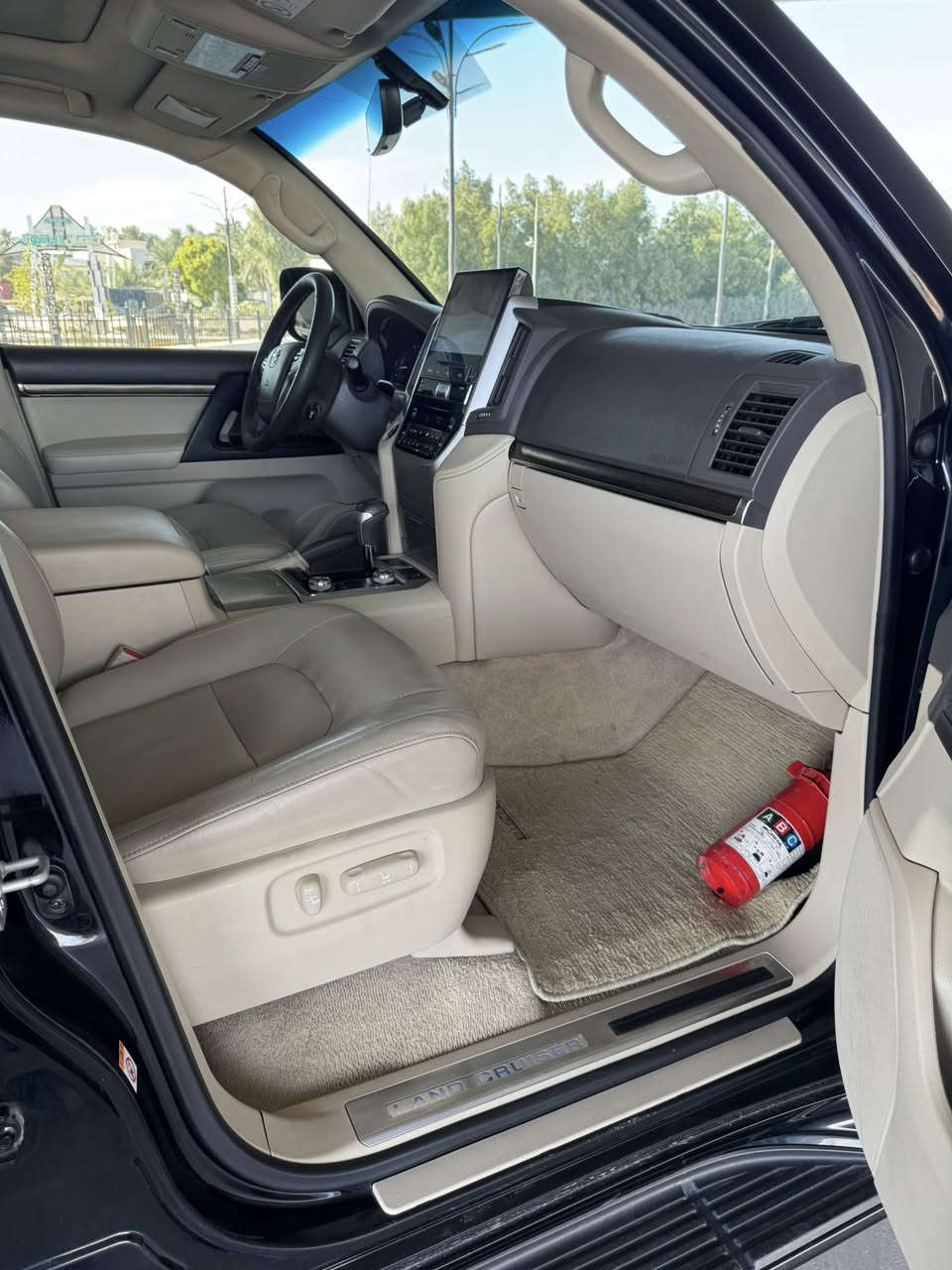 ياالله من رخصه الادمن تويتا لاندكروز موديل2019 ساز اصل محرك 4000الف جلد اصلي كراسي كهرباء فتحه صقف دبل ماوس شاحن واير 3شاشات ثلاجه تبريد شاشه ماشيه 127الف تخم تاير جديد سياره نظيفه كلش مواصفات الساز المعروفه سياره بيه ملاحظه شوفه بالسوناربيه صبغ بالجاملغ الخلفي بدون دواخل اثر شخوط فقط سعر المطلوب (485)ورقه وبيه مجال شيء بصيط واسياره بأسمي شخصياا مكان سياره بغداد السيديه وهذا رقمي *********** اخوكم سيف
