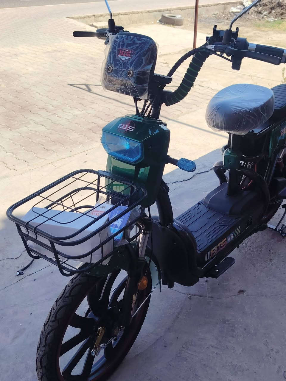دراجه شحن his الجيل ٨  موديل ٢٠٢٦ و٥ باتري نوعية ممتازة، تشتغل بصمة وسويج وكارت وموبايل والدراجة راقية جدا سرعتها ٩٩ تمشيك مسافة جيدة جدا والدراجة زيرو
***********
