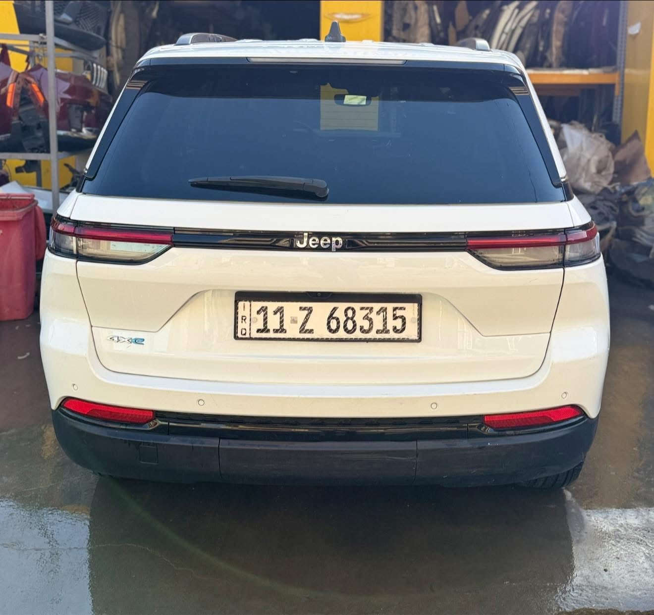 السلام عليكم
للبيع فقط 
جيب هايبرد موديل 2024 وارد امريكي
الخادث / سرقة بدون اي حادث او صبغ فقط سرقة وكل قطعها راجعة بلادي تفصيخ بدون قطرة صبغ وكما موضح في الصور بالمنشور ورقم الشاصي بالصور موجود
فول مواصفات 
بانوراما
3 شاشات 
رادارات وتوقف ذاتي 
خساسات
تحديد مسار 
وبعد بيها هواية مواصفات 
البطاريات كلها مكفولة وشرط الفحص 
الكهرباء والهايبرد 
محرك كير حدادة كشر كلها مكفولة وشرط الفحص 
السيارة كاملة مكملة الف متصرف عليها 
الرقم بغداد الجديد
مكان السيارة بغداد
الرقم او واتساب
***********
