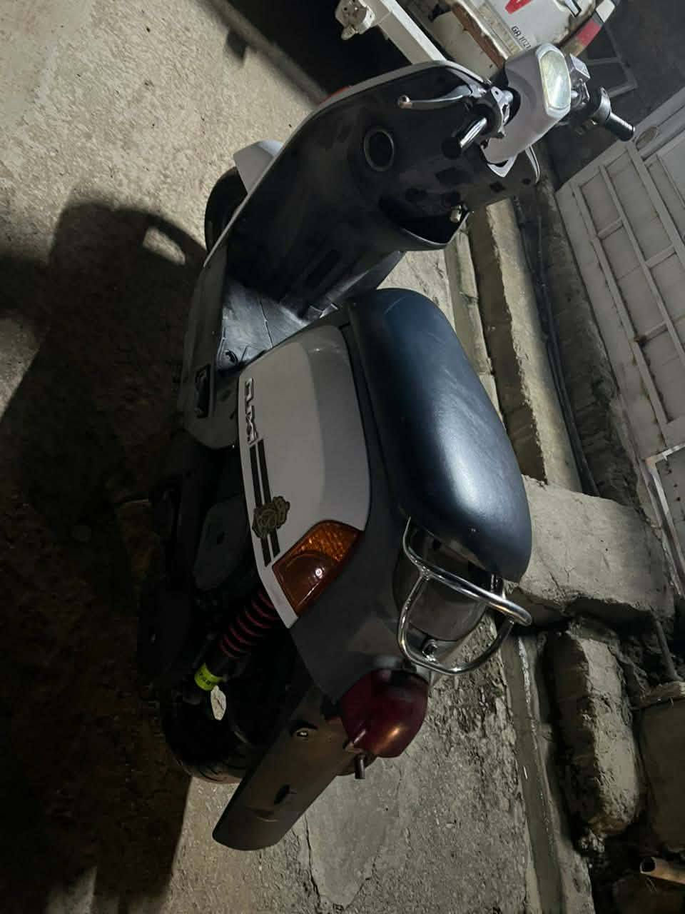 سلام عليكم دراجه بوليس نضيفه مامفتوحه موديل 2007 دراجه خير من الله كفرات ختم واحد سعر 750 بيه مجال
***********
