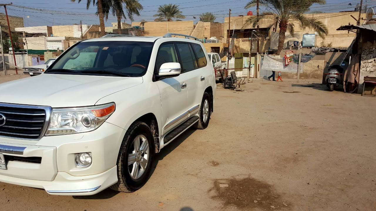 للبيع لاندكروز موديل ٢٠١٣ فطيم باسمي عنواني بغداد ٦ سلندر فتح سقف  حساسات امامي وخلفي تخم تاير مري شفط محرك خير من الله بلادي ما مفتوح صدر جيد وباقي مواصفات تعرفونه بيه صبغ بالجاملغ خلفي من جهة الصدر دعاميه الأمامي بيه شخود بجهة الايمن سعر ٣٨ رقم بغداد ن  تحويل ثاني يوم رقم هاتف ***********
