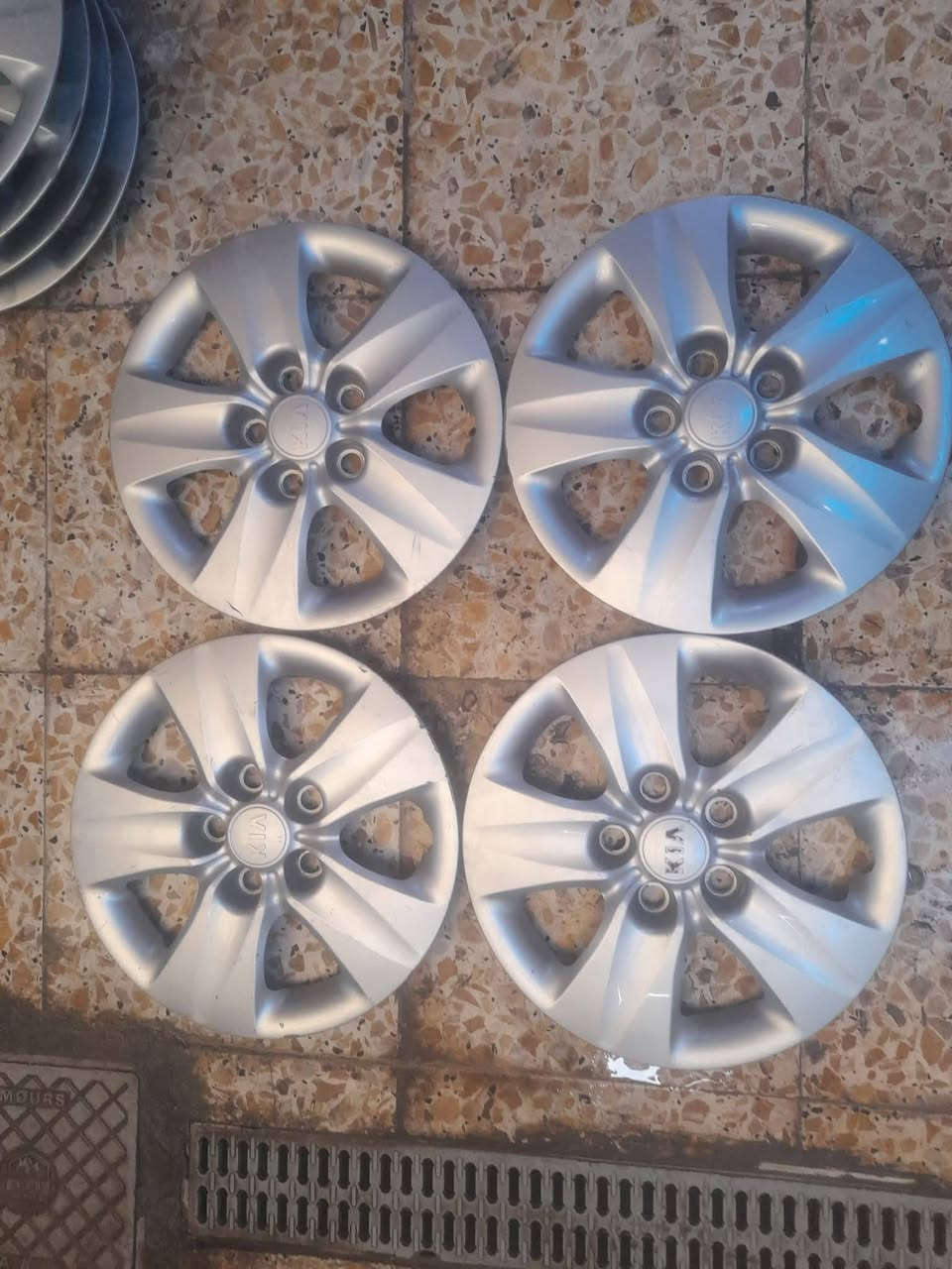 السلام عليكم 
للبيع 
تخم كبات هونداي 
وتخمين كبات كيا 
واكو كب واحد من مال الهونداي مشخط فقط
سعر التخم الواحد 40 الف بي مجال


**إذا كنت صاحب هذا الإعلان وتريد حذفه لأي سبب، رجاءا أرسل رسالة إلى الدعم الفني**